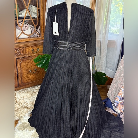 Mac Duggal Black Shimmering Pleated A-Line 3/4 Sleeve Gown - Picture 6 of 11